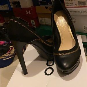 Black Gold Zipper Distressed pumps